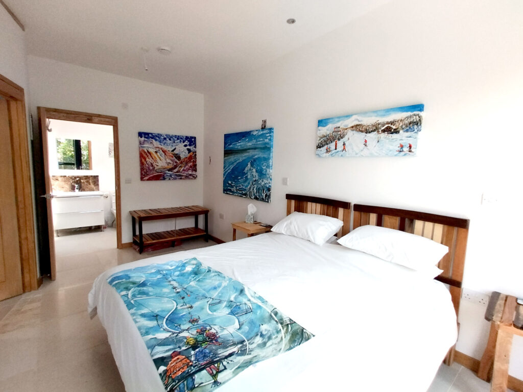 Wonderful bright and spacious bedroom, Ski Paintings on the wall